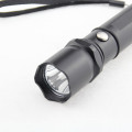 Hot Sale Chargeur voiture Long Range Outdoor Led Lampe de poche avec boussole